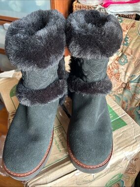 Coach Black Faux Fur Trim Suede Winter Boots size 9